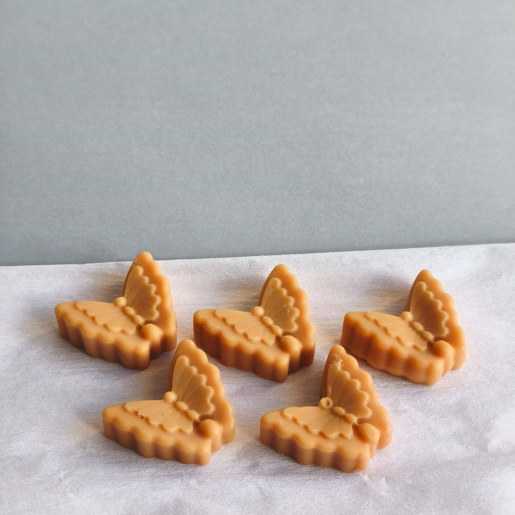 Pack de 4 wax melts artesanales con forma de mariposa color ámbar aroma ámbar egipcio