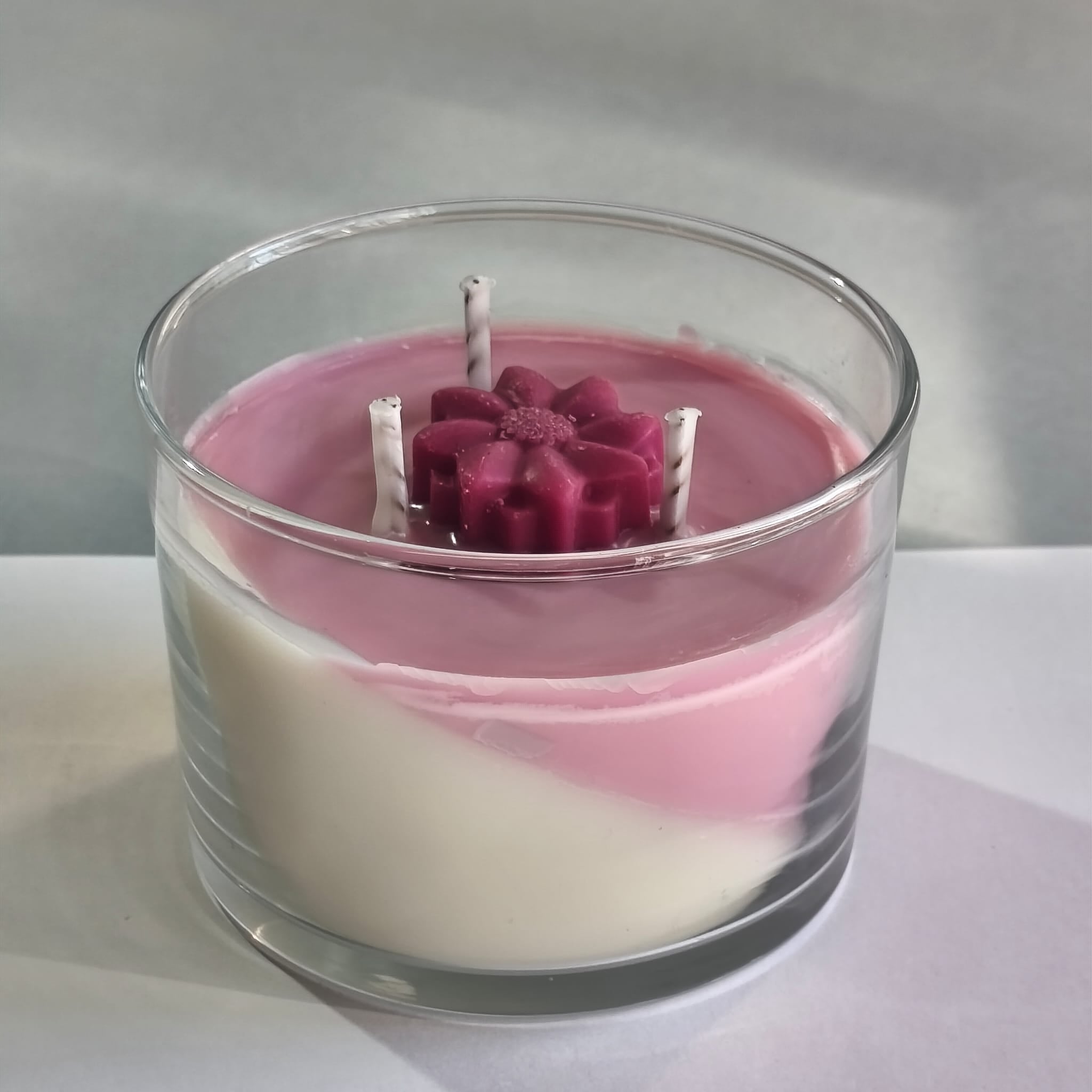 Vela aromática en vaso rosas rojas estilo romántico 150g