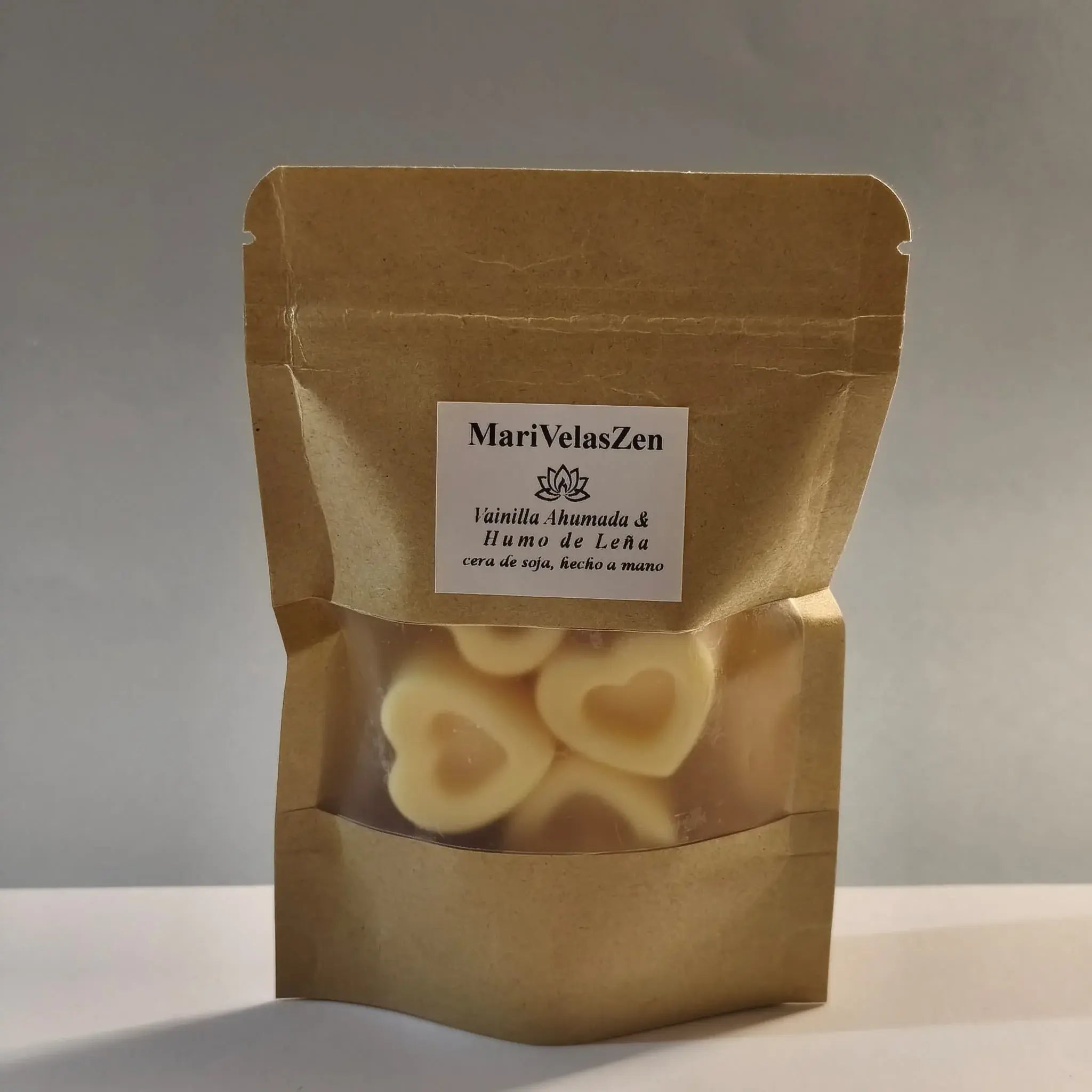 wax melts con forma de corazon color nacar en bolsa kraft