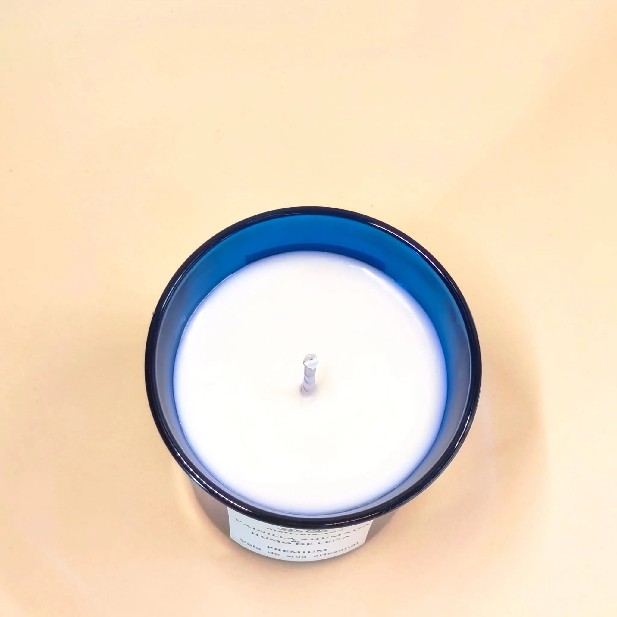 Vela de soja artesana con aceites de sándalo y mirra para limpieza energética.