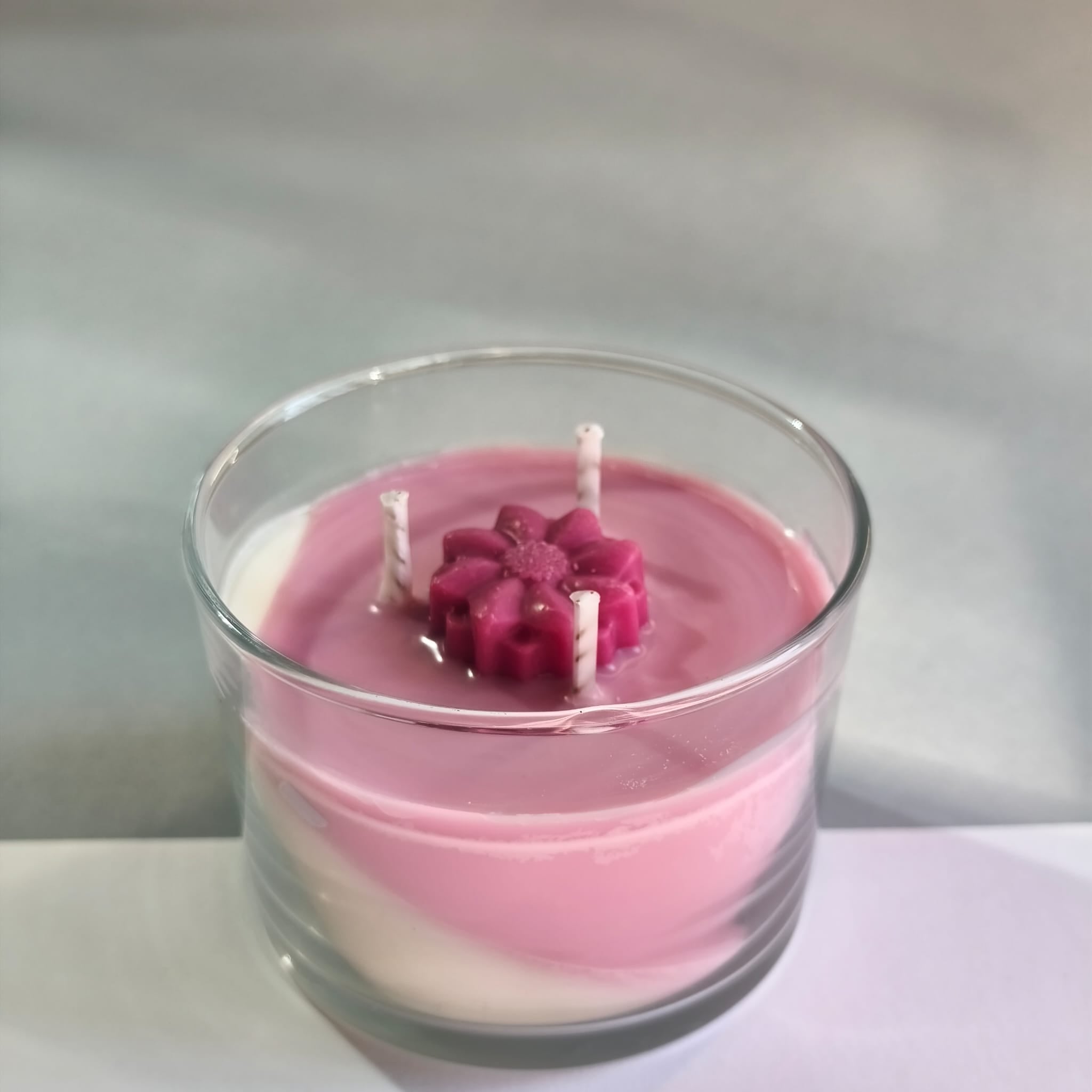 Vela aromática rosas rojas para bienestar y relajación