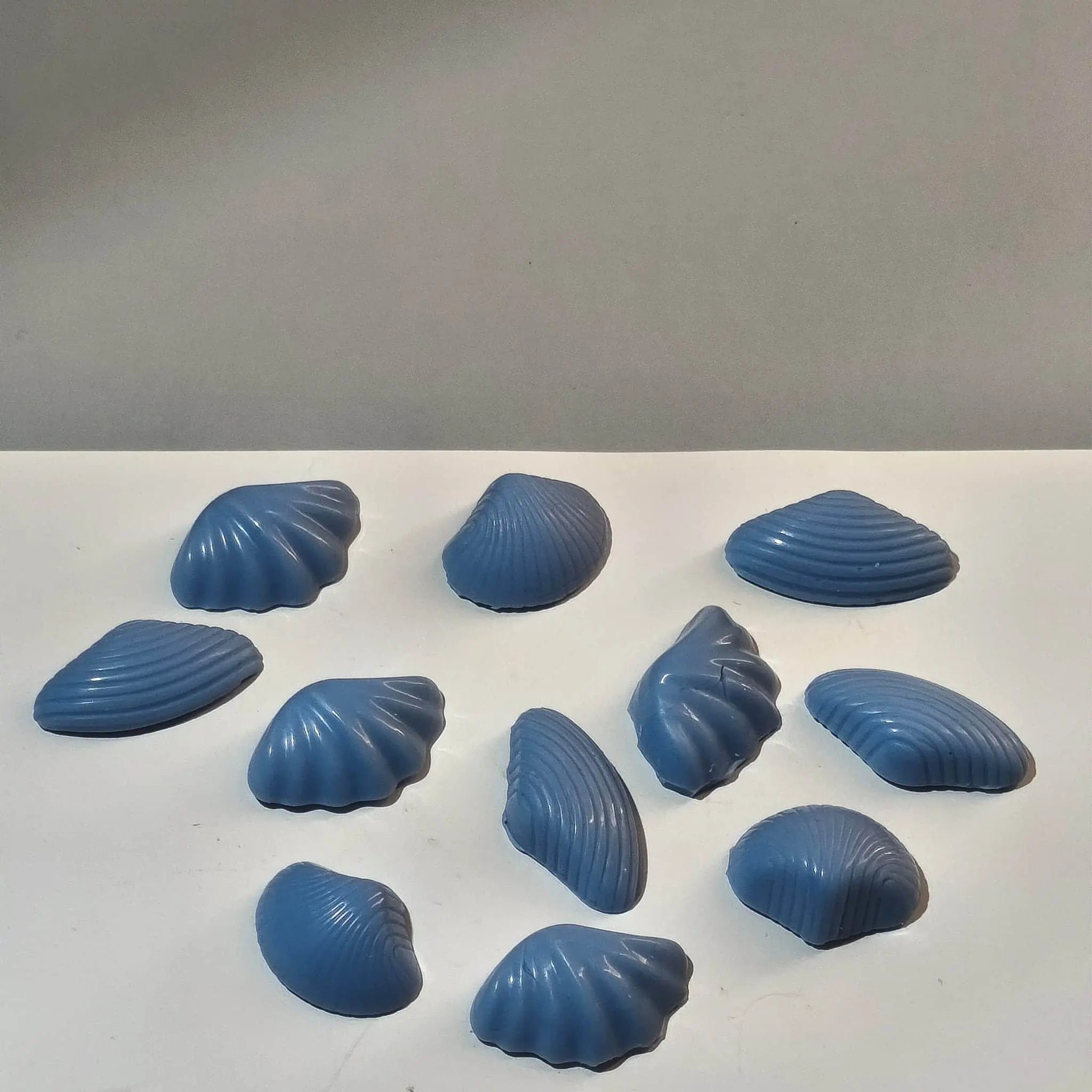 wax melt con forma de cochas color azul celeste